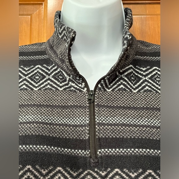 Eddie Bauer three-quarter zip sweatshirt - Picture 2 of 9